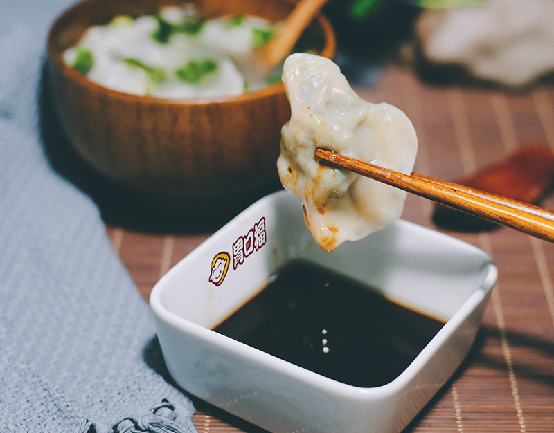 中秋佳節(jié)，月圓之夜，與家人歡聚，吃團(tuán)圓餃子！