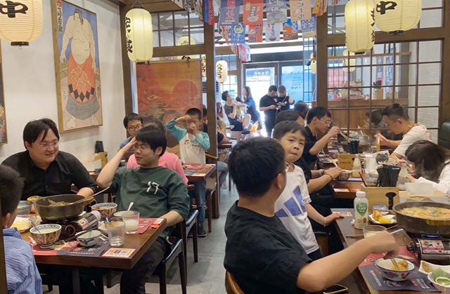 國慶長假餐飲消費(fèi)增長強(qiáng)勁，美團(tuán)商戶成長計(jì)劃助商家到店交易增長256%