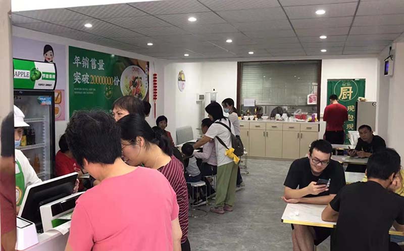 天氣冷了吃什么，來胃口福吃餃子，鮮香味十足，太好吃了